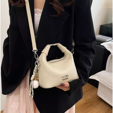 Túi quai xách tay nữ Chi-O da gạo – Đeo chéo kèm charm xinh xắn, chỉ 92.000₫ 9