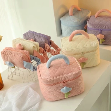 Túi vải đựng mỹ phẩm hoa tulip xinh xắn – quai xách tiện lợi, giá 15.000đ 7 Túi vải đựng mỹ phẩm hoa tulip xinh xắn – quai xách tiện lợi, giá 15.000đ 7