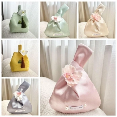 Túi xách DALEE phong cách Trung Quốc - Đeo cổ tay, nút tua rua, trang điểm, kẹo cưới hoa lan - Giá 82.404₫ 3 Túi xách DALEE phong cách Trung Quốc - Đeo cổ tay, nút tua rua, trang điểm, kẹo cưới hoa lan - Giá 82.404₫ 3