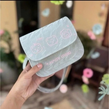 Túi xách nữ dáng bầu da nhung họa tiết mèo xinh yêu, ngăn phụ tiện, giá 47.000₫ 2
