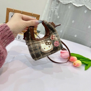 Túi xách nữ mini caro đeo chéo hình mèo dễ thương, nhẹ gọn, phù hợp đi dạo phố - Uyên Store DK085 10 Túi xách nữ mini caro đeo chéo hình mèo dễ thương, nhẹ gọn, phù hợp đi dạo phố - Uyên Store DK085 10