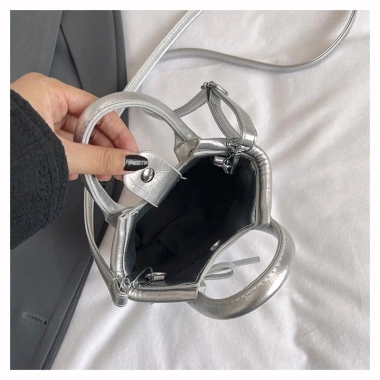 Túi xách Rinni mini dáng giỏ, túi đeo chéo thời trang kèm charm chỉ 160k 7 Túi xách Rinni mini dáng giỏ, túi đeo chéo thời trang kèm charm chỉ 160k 7