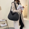 Túi xách vải phao Ulzzang unisex, đựng A4 & laptop, đeo vai/chéo, giá 64.5k 7