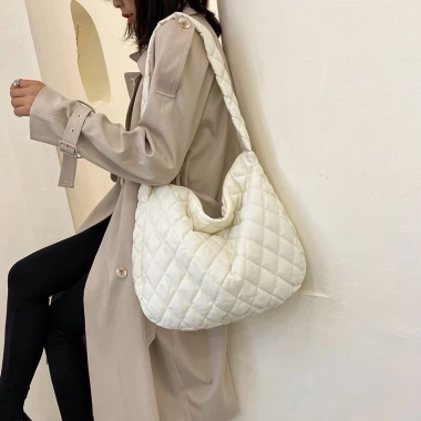 Túi xách vải phao Ulzzang unisex, đựng A4 & laptop, đeo vai/chéo, giá 64.5k 8 Túi xách vải phao Ulzzang unisex, đựng A4 & laptop, đeo vai/chéo, giá 64.5k 8