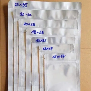 Túi Zip Bạc 25x35 Khóa Kéo Kín Khí Đựng Đò Khô, Nho Khô, Mứt Tết - Giá 15.000đ
