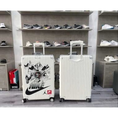 Vali ADIDAS Chính Hãng Màu Trắng Sticker Tam Gíc Xanh Dương Size 20 Cabin Giá 1.999.000 VNĐ