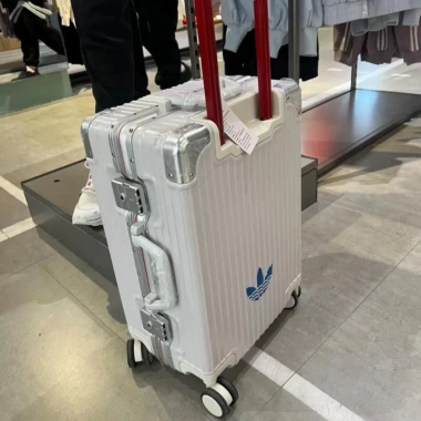 Vali Adidas chính hãng màu trắng, sticker xanh dương size 20 cabin - giảm giá 1.999.000 VND 4
