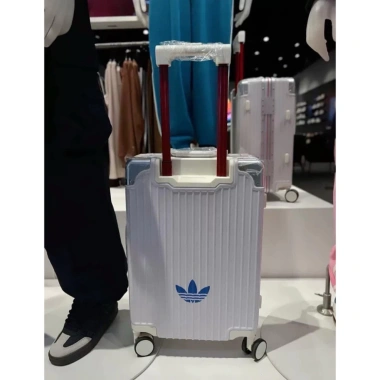 Vali ADIDAS Chính Hãng Trắng Sticker Tam Giác Xanh Dương Size 20 Cabin 2,256,210₫ 4