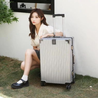 VALI Khung Nhôm T68 Mã 900 - Sang Trọng, Chắc Chắn, Bảo Mật Cao, Đa Màu, Giá Ưu Đãi 399.500₫