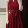 Váy cổ dây đỏ nữ hoàng gia A-line dài, dây đeo eo tinh tế, vừa vặn - chỉ 239.620₫ 2