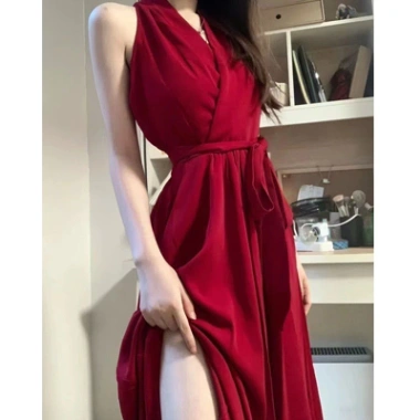 Váy cổ dây đỏ nữ hoàng gia A-line dài, dây đeo eo tinh tế, vừa vặn - chỉ 239.620₫