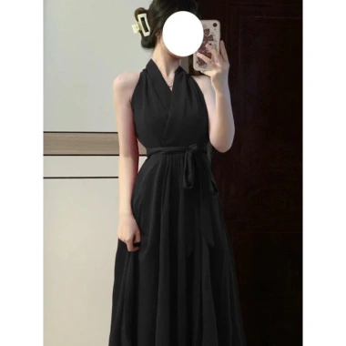 Váy cổ dây đỏ nữ hoàng gia A-line dài, dây đeo eo tinh tế, vừa vặn - chỉ 239.620₫