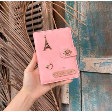 Ví bao hộ chiếu cao cấp khóa cài, khắc tên và gắn charm - Giá chỉ 180.000₫