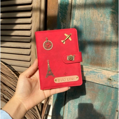 Ví bao hộ chiếu cao cấp khóa cài, khắc tên và gắn charm - Giá chỉ 180.000₫
