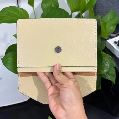 Ví Đựng Giấy Tờ Đăng Kiểm Xe Ô Tô Da Bò Epsom 13x18 Mẫu 02 Beige - 290.000 3 Ví Đựng Giấy Tờ Đăng Kiểm Xe Ô Tô Da Bò Epsom 13x18 Mẫu 02 Beige - 290.000 3