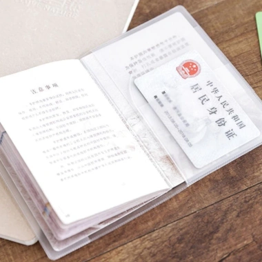 Vỏ bảo vệ hộ chiếu trong suốt mờ PVC dày chống rách, chống thấm, đa chức năng – khe cắm thẻ – 16.200₫ 5