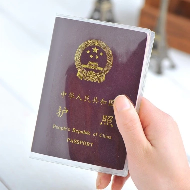Vỏ bảo vệ hộ chiếu trong suốt mờ PVC dày chống rách, chống thấm, đa chức năng – khe cắm thẻ – 16.200₫ 6