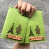 Vỏ bọc hộ chiếu khắc tên FREE + charm logo - Giá 120.000 VND, bảo vệ & thời trang 2