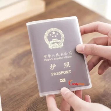 Vỏ bọc hộ chiếu passport nhựa PVC dày, kèm khe kẹp vé thẻ tiện lợi, giá 17.000 VND