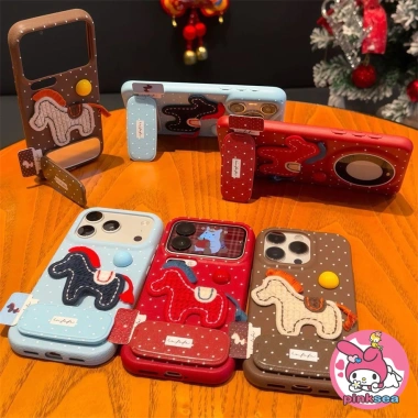 Vỏ Bọc iPhone 17-11 X Xr Xs Max 8 7 Plus - Chấm Bi Nhãn Thêu Pony Giá Đỡ 18.360 VND