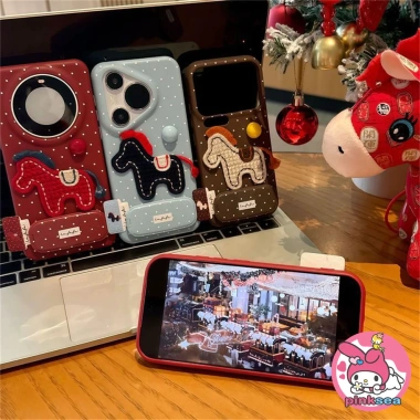 Vỏ Bọc iPhone 17-11 X Xr Xs Max 8 7 Plus - Chấm Bi Nhãn Thêu Pony Giá Đỡ 18.360 VND