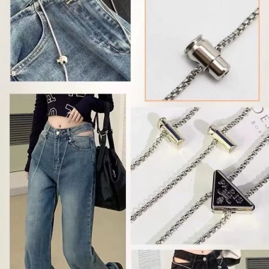 Vòng cổ choker dài mặt tam giác ngược khắc chữ - Phụ kiện cưới, đeo cổ, bo eo 29.999₫