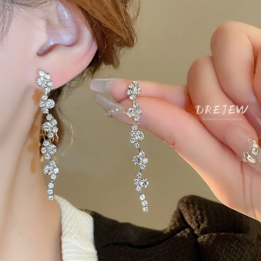 Vòng Cổ DREJEW Kim Cương Sóng Tròn Xương Đòn Dây Chuyền Đi Lại Nữ Giá 65.100₫ 4 Vòng Cổ DREJEW Kim Cương Sóng Tròn Xương Đòn Dây Chuyền Đi Lại Nữ Giá 65.100₫ 4