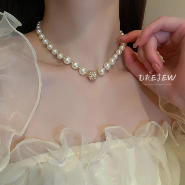 Vòng cổ DREJEW Retro Hàn Quốc đính hạt ngọc trai - Giá chỉ 31.620 VND, giảm 21%