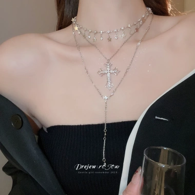 Vòng cổ DREZEW ngôi sao chéo đính kim cương - Áo len cổ điển, 64.170 VND