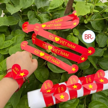 Vòng đeo tay Tôi Yêu Việt Nam - Sỉ 100 tặng 20 tem tim, ý nghĩa, giá 36.000₫