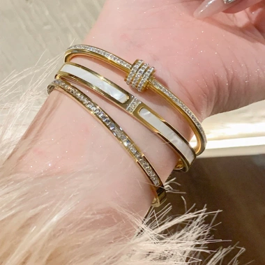 Vòng Đeo Tay Vải Dù Nhẹ Sang Trọng Nữ - Giao Nhanh 1 Ngày, Giá 48,245 VND 2 Vòng Đeo Tay Vải Dù Nhẹ Sang Trọng Nữ - Giao Nhanh 1 Ngày, Giá 48,245 VND 2
