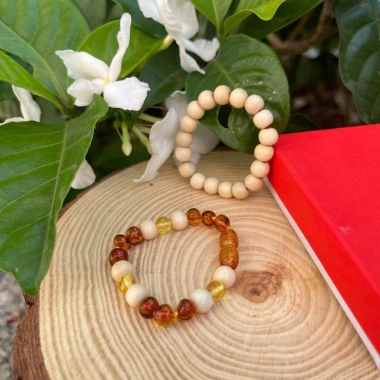 Vòng Hổ Phách Dâu Tằm Cho Bé Sơ Sinh - Hỗ Trợ Mọc Răng, Ngủ Ngon, Bình An, Giá Ưu Đãi 230.000 4