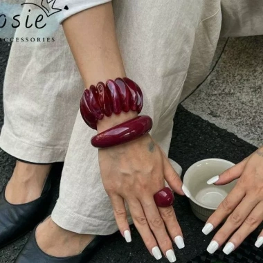 Vòng tay acrylic acetate phong cách cổ điển cá tính - Rosie Acessories Giá 39.800₫