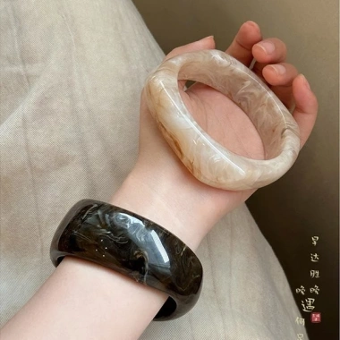 Vòng tay acrylic acetate phong cách cổ điển cá tính - Rosie Acessories Giá 39.800₫
