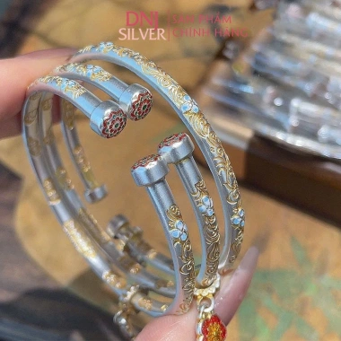 Vòng tay bạc nữ 9.999 bản đặc men màu cao cấp Mai Hoa - Giá giảm 5,990,000₫ 3