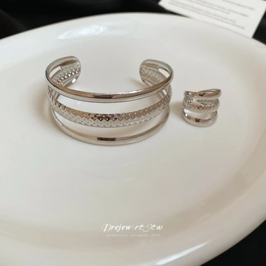Vòng tay DREJEW 3 lớp kim loại Châu Âu và Mỹ - Đơn giản, thời trang, cao cấp, giá ưu đãi 48.360₫ 7
