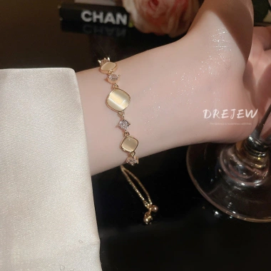 Vòng tay DREJEW mắt mèo vuông tinh tế – Pháp sang trọng, ánh sáng thời trang cho nữ