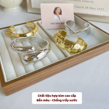 Vòng tay nữ cỡ lớn Retro thiết kế hình học đơn giản, phong cách hiện đại, giá chỉ 49.000₫ 3 Vòng tay nữ cỡ lớn Retro thiết kế hình học đơn giản, phong cách hiện đại, giá chỉ 49.000₫ 3