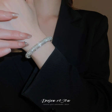 Vòng tay ren kim cương DREJEW đa năng sang trọng nhẹ nhàng cho nữ giảm giá 20 5 Vòng tay ren kim cương DREJEW đa năng sang trọng nhẹ nhàng cho nữ giảm giá 20 5