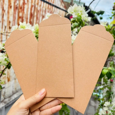 Xấp 10 bao lì xì trơn giấy kraft dây cứng tự vẽ, trang trí, viết thư pháp giá 24.500₫