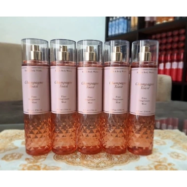 Xịt thơm toàn thân Champagne Toast 236ml: Cực thơm sang trọng, giảm còn 75.000₫