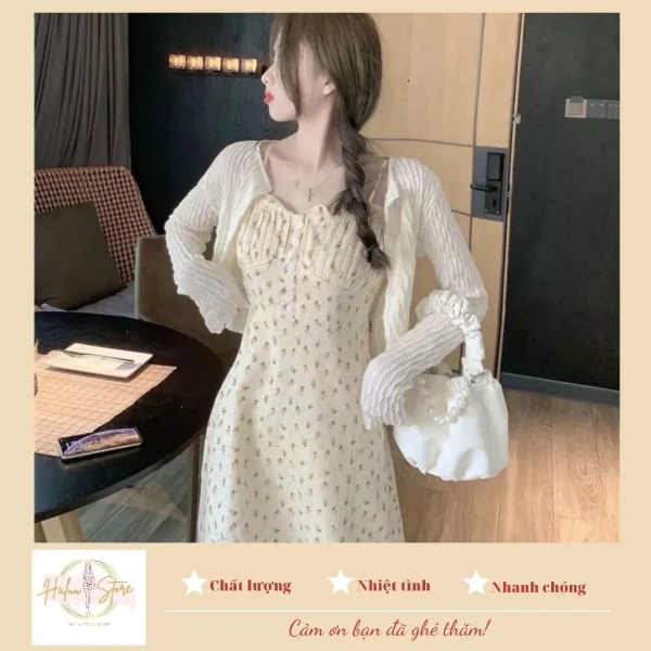 Chiếc váy hai dây hoa nhí cùng áo cardigan mỏng khiến áo rụt ở vai – chi tiết mà hầu hết người mua bỏ qua - Ảnh 1 Chiếc váy hai dây hoa nhí cùng áo cardigan mỏng khiến áo rụt ở vai – chi tiết mà hầu hết người mua bỏ qua - Ảnh 1