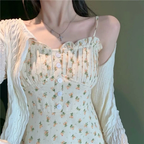 Khi mua áo cardigan mỏng, người tiêu dùng thường dựa vào bảng size tiêu chuẩn mà không xét đến độ “độ” của người mặc – ví dụ như độ rộng vai, vòng ngực hay độ dày vai áo. (Ảnh 2) Khi mua áo cardigan mỏng, người tiêu dùng thường dựa vào bảng size tiêu chuẩn mà không xét đến độ “độ” của người mặc – ví dụ như độ rộng vai, vòng ngực hay độ dày vai áo. (Ảnh 2)