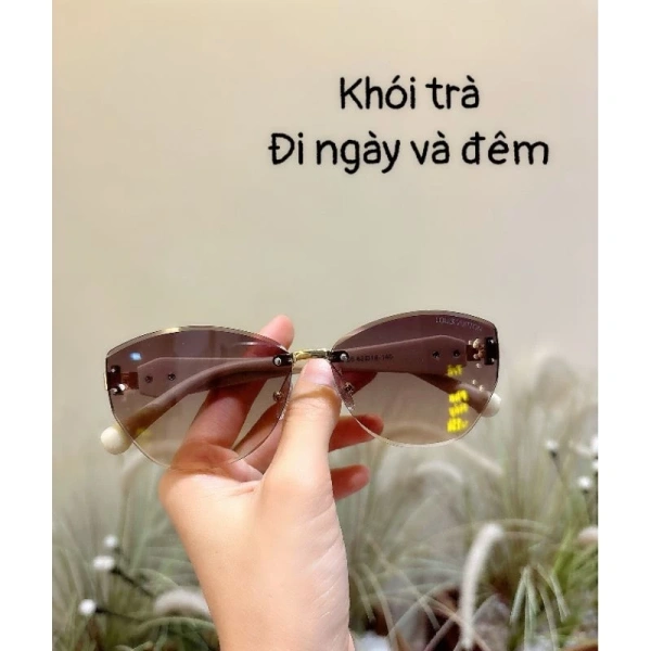 Không ngờ dáng mắt mèo sang chảnh của kính mát nữ lại khiến mũi chèn lún sau buổi dã ngoại kéo dài - Ảnh 1