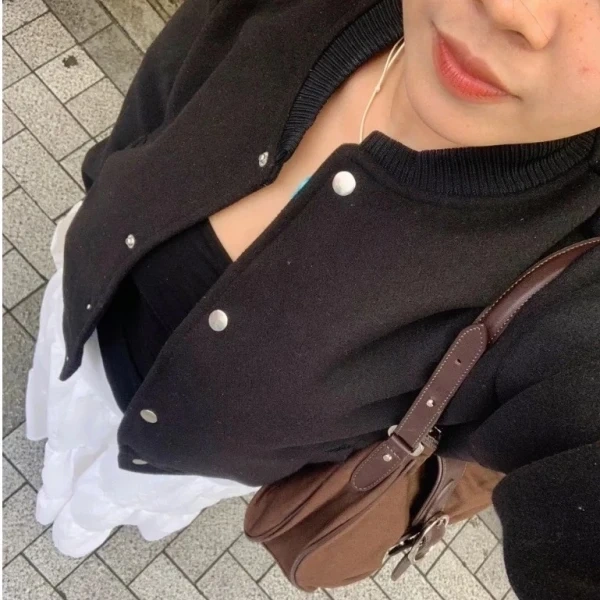 Mặc áo khoác bomber có bị ngắn không và làm thế nào để chọn đúng size?