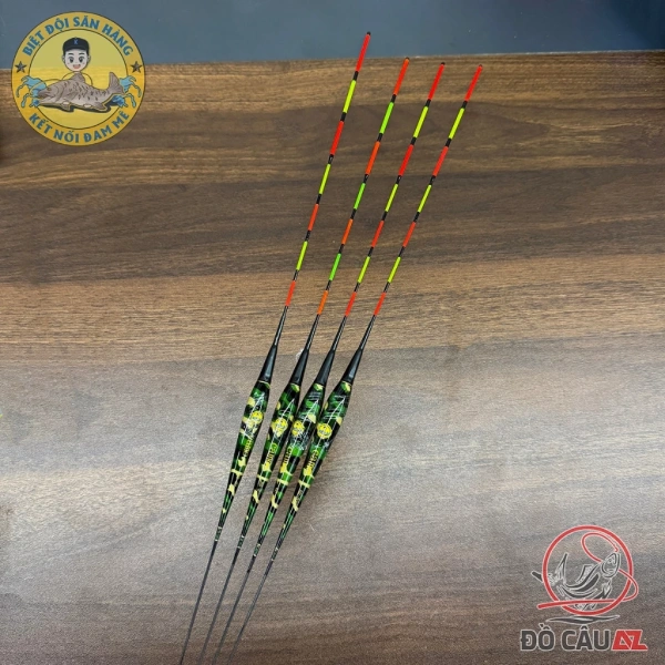 Ánh sáng đổi màu của phao câu đêm khiến người câu cá dễ nhầm vị trí nguồn sáng - Ảnh 4
