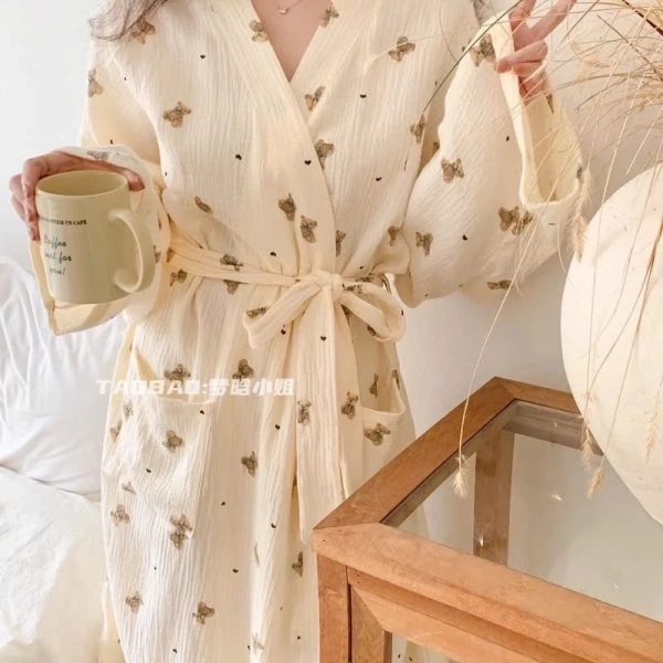 Áo choàng tắm ấm áp giúp thư giãn sau bồn, nhưng dây đai quá chặt lại khiến việc đứng dậy trở nên khó khăn - Ảnh 3