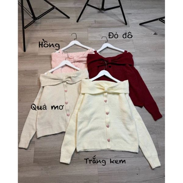 Thời tiết ẩm ướt trong mùa thu đông có thể làm len bị nở, hút độ ẩm và dễ bị mốc nếu không được giặt và phơi khô đúng cách. (Ảnh 3) Thời tiết ẩm ướt trong mùa thu đông có thể làm len bị nở, hút độ ẩm và dễ bị mốc nếu không được giặt và phơi khô đúng cách. (Ảnh 3)