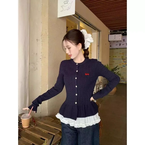 Mẫu áo này sử dụng chất liệu polyester + spandex với tỉ lệ 85% polyester, 15% spandex, đem lại độ co giãn tốt và khả năng giữ form lâu. (Ảnh 5) Mẫu áo này sử dụng chất liệu polyester + spandex với tỉ lệ 85% polyester, 15% spandex, đem lại độ co giãn tốt và khả năng giữ form lâu. (Ảnh 5)