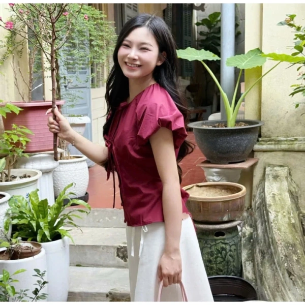 Dưới đây là một bảng so sánh nhanh giữa áo sơ mi bồng cúc và hai mẫu áo công sở thông dụng: áo sơ mi cổ đứng và áo sơ mi dạng “lịch sự” không bồng. (Ảnh 5)